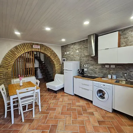 Romantic House-il Rifugio Del Fronte Apartment